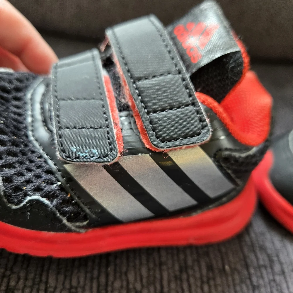 Adidas Kids Toddler Black and Red Sneakers - Picture 7 of 13
